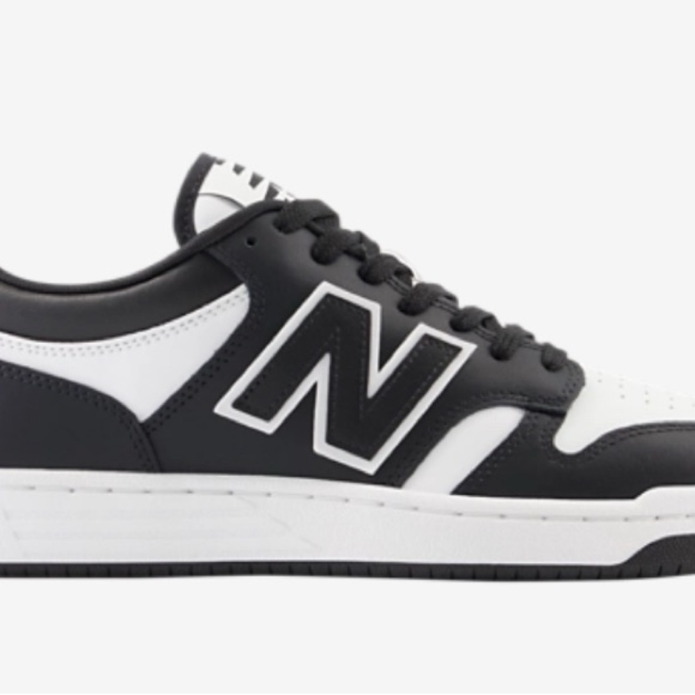 New Balance Men's Black and White Sneakers